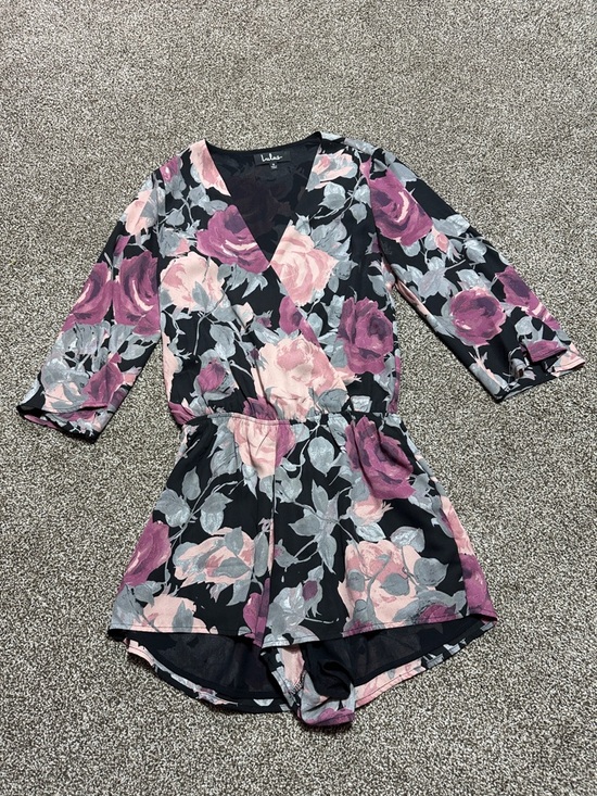 Lulus Pants - Lulu’s what’s bloomin floral print romper with 3/4 bell sleeves small